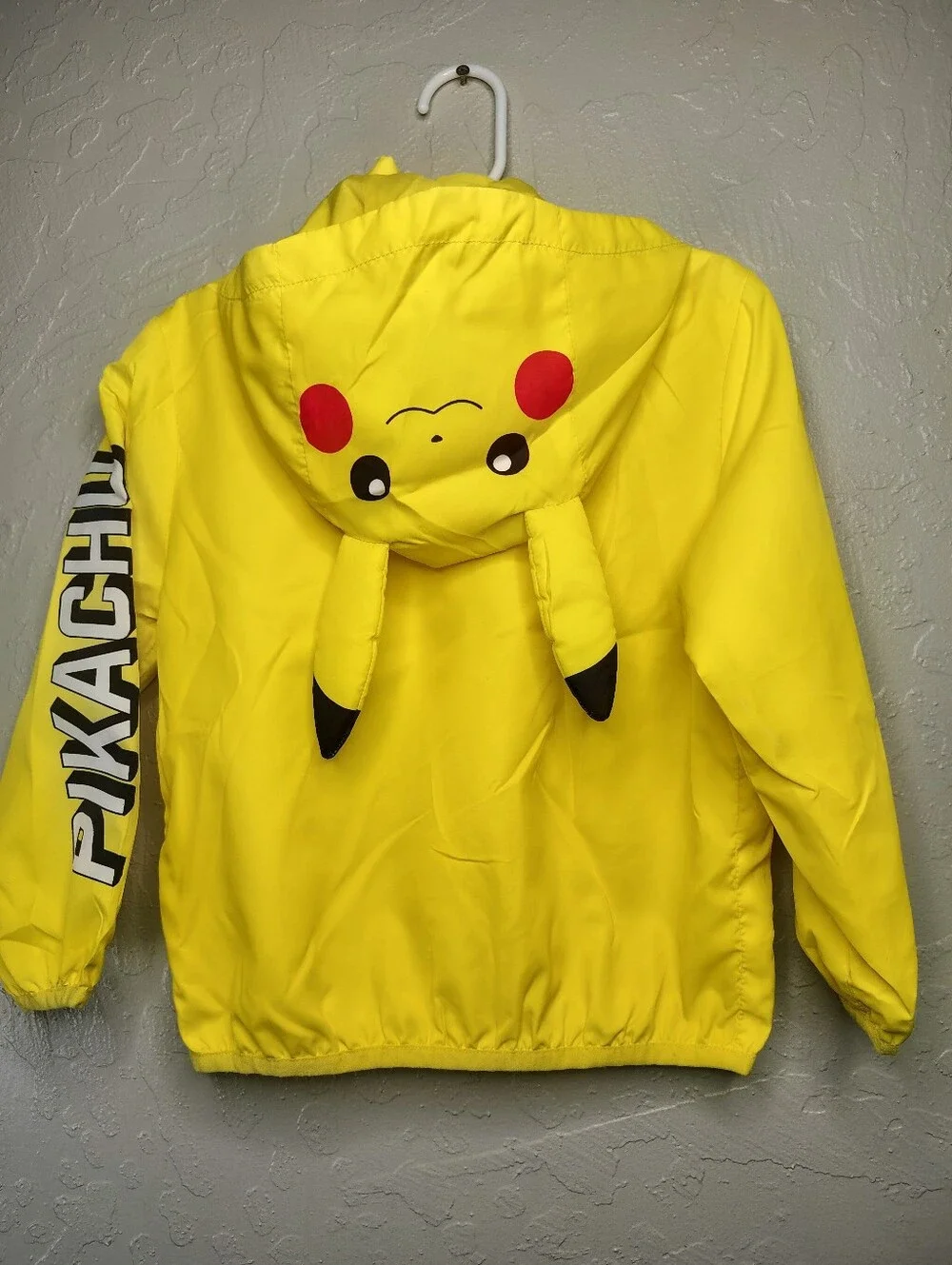 H&M Yellow Pokémon Pikachu Hooded Raincoat Jacket Size 4T